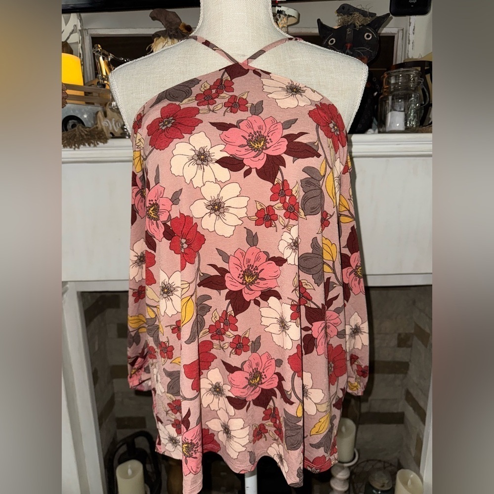 🌺Naïf brand cold shoulder floral sexy string neck top🌺 Size L